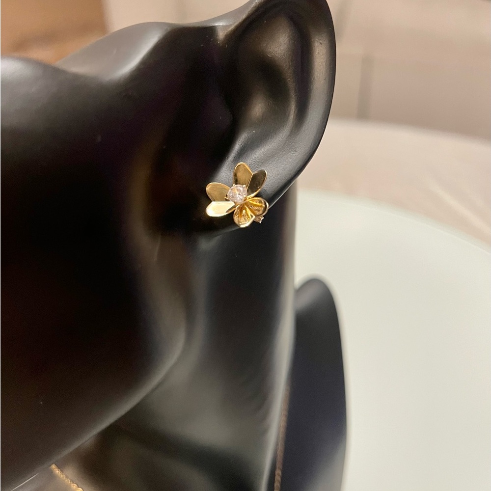Flower earrings Authentic 18 K